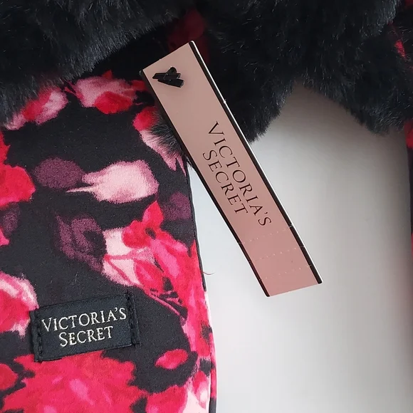 Victoria's Secret Slippers - Picture 8 of 9